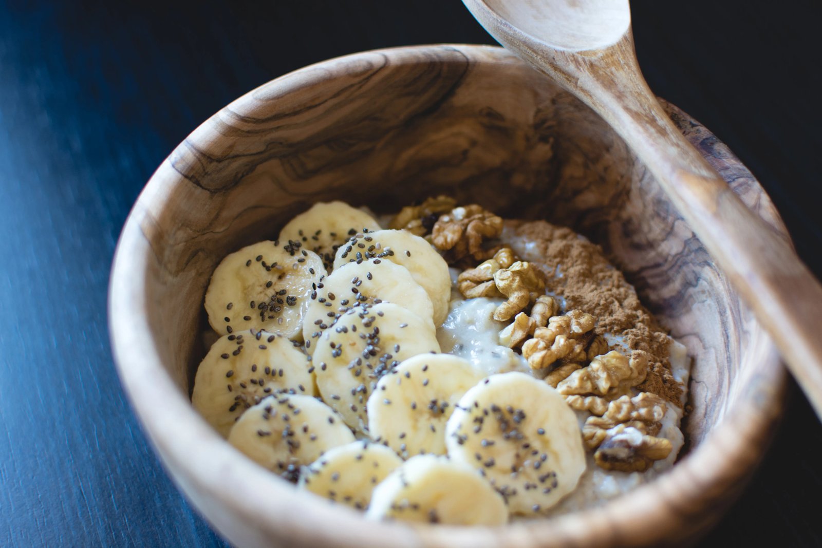 Oatmeal with chia seeds, banana and walnuts